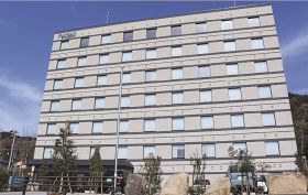 ４月開業予定のフェアフィールド・バイ・マリオット・和歌山串本。７階建てで９０部屋ある（１１日、和歌山県串本町くじの川で）