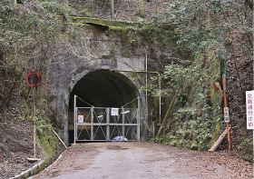 大規模な修繕工事が進められている逢坂隧道（和歌山県田辺市中辺路町で）