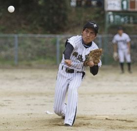 ベスト４決まる　梅の里社会人野球大会
