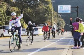 自転車で自然満喫　古座川のフェスに８４人