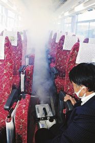 バス車内の空気が５分程度で入れ替わることの実演（和歌山市で）