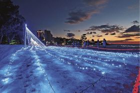 白良浜に「光の公園」　７日から電飾点灯