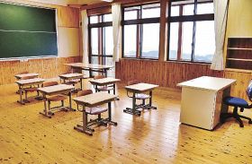 学校の机や床に紀州材　田辺市が森林環境譲与税活用