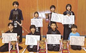小中学生が熱戦／串本で年始剣道大会