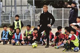 Ｊリーガーが小学生指導　みなべ町でサッカースクール