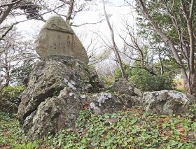 ちょっと寄り道　民話・伝説を訪ねて　串本町編（８）／盃岩（潮岬）
