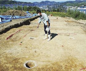 古墳時代と中世の遺構公開　みなべ町東吉田の発掘現場