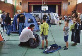 テントの避難生活体験／上富田で電気、水道止めて／災害時に備え