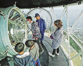 潮岬灯台１５０周年　灯室を特別公開、本州最南端の和歌山県串本町