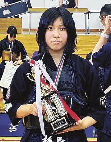 中学生女子の部で優勝した清水奈波さん