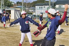 ソフトや野球に親しみを／上富田　小中高生がゲームで交流