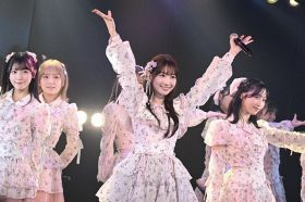 「シアターの女神」AKB48柏木由紀卒業公演より（C）AKB48
