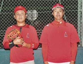 県代表選手に選ばれた赤帽清水の中元達也さん（左）と坂口雅映さん