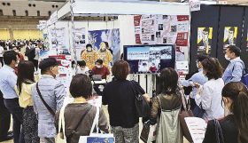 串本古座高校の生徒たちの発表に集まった観光業界の関係者ら（東京都江東区で）＝ＵＳＰジャパン提供