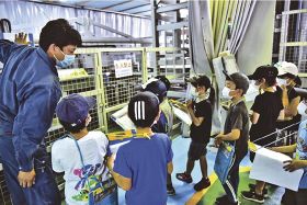 社会科見学で事業所を訪問／龍神村　３小学校の３年生