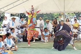 古座青年会の獅子舞（２０１９年７月、和歌山県串本町古田で）