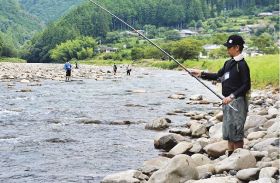 手ぶらでＯＫ、アユの友釣り教室　日置川で７月４日から、参加呼び掛け