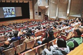 トルコ地震の義援金を募るために串本町が開いた「海難１８９０」のチャリティー上映会（２１日、和歌山県串本町串本で）