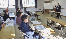 体験プログラムのインストラクターらが聴講した研修会（和歌山県御坊市湯川町で）