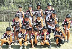 和歌山県紀南地方初の小学生女子ソフトボールクラブチーム「南セニョリータス」のメンバー