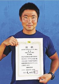 カヌー日本選手権の男子カナディアンシングル２００メートルで優勝した阪本直也選手