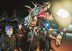 【動画】大蛇に化身の清姫が火を噴く　４年ぶりに夏恒例の催し、和歌山県田辺