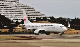 飛行機の大型化により搭乗客数が伸びている南紀白浜ー東京便（和歌山県白浜町で）