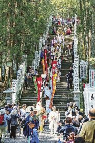 華やかに「本宮祭」／１３～１５日　熊野本宮大社／世界遺産２０周年