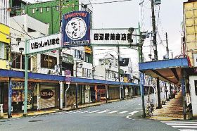 景観整備前の田辺駅前商店街（２０１７年１１月撮影）