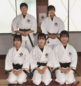 少林寺拳法／高校生が世界大会へ／田辺の６人と神島の２人