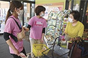 乳がんの早期発見を　串本の商業施設で啓発活動