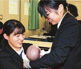 妊娠や将来設計考える／田辺高　保健師の講座