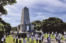 エ号慰霊碑で清掃奉仕　串本でＹＳＰ近畿の学生５０人