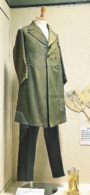 昭和天皇が白浜を訪れた日に熊楠が着用したフロックコート（和歌山県白浜町で）