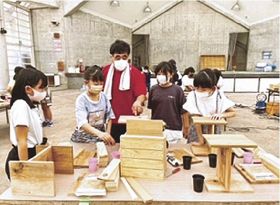 児童が木工楽しむ／ゆめ倶楽部の体験教室