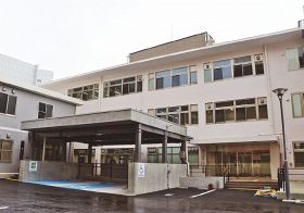 完成した県庁第２南別館。左の建物は県警本部南庁舎（和歌山市で）
