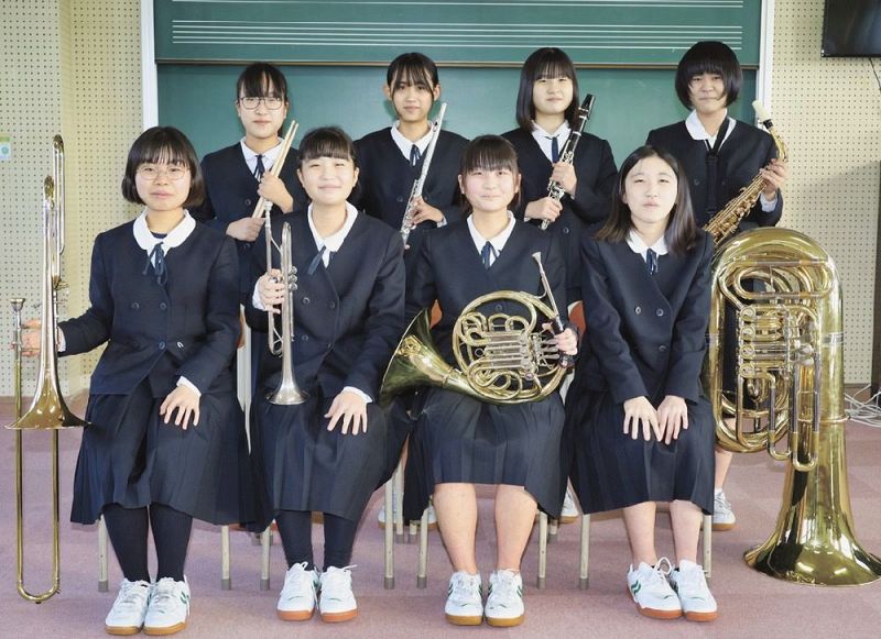 金賞を受賞した高雄中学校吹奏楽部のメンバー