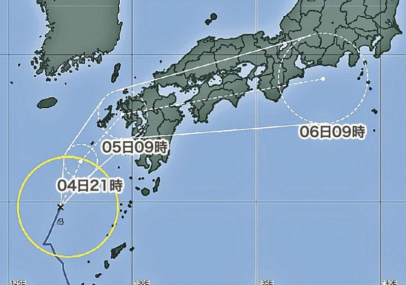 台風４号の進路予想図（４日午前９時現在、気象庁提供）