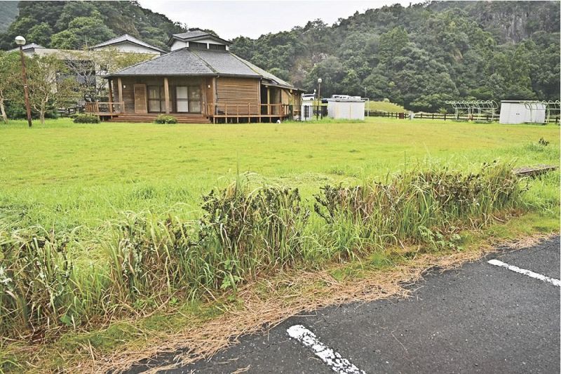 和歌山県古座川町が車中泊専用施設の整備を計画している南紀月の瀬温泉「ぼたん荘」の敷地（和歌山県古座川町月野瀬で）