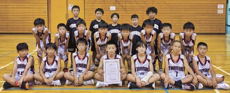 ３位に入賞した田辺ミニバスケットボールクラブ男子