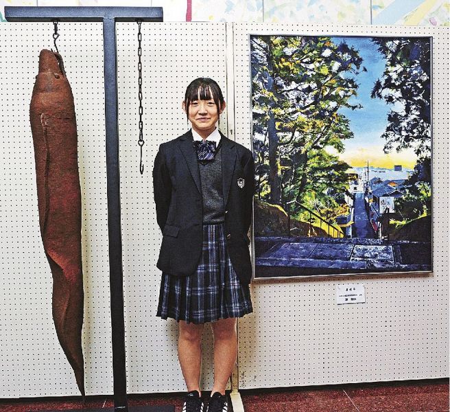 全国高校総合文化祭東京大会に出品する藤由依さん制作の平面と立体作品（和歌山県みなべ町芝で）