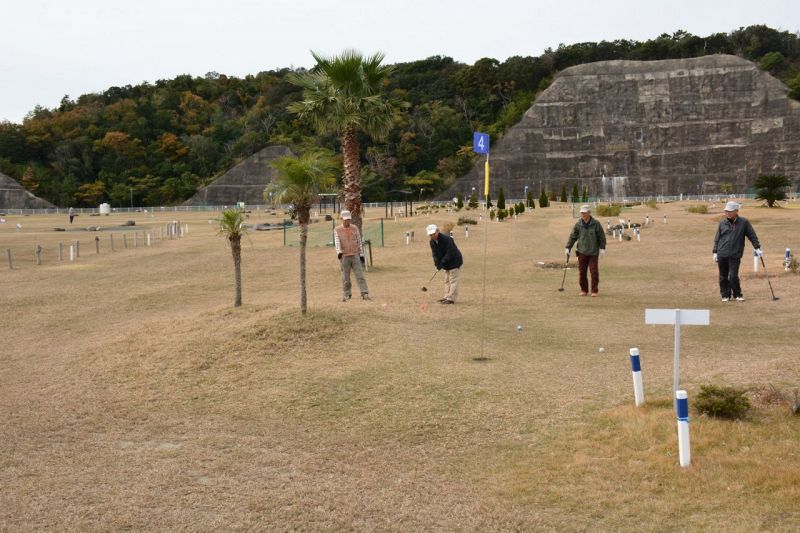 会場のすさみ町総合運動公園。リレーマラソンは外周コース（１周１キロ）を利用する（和歌山県すさみ町周参見で）