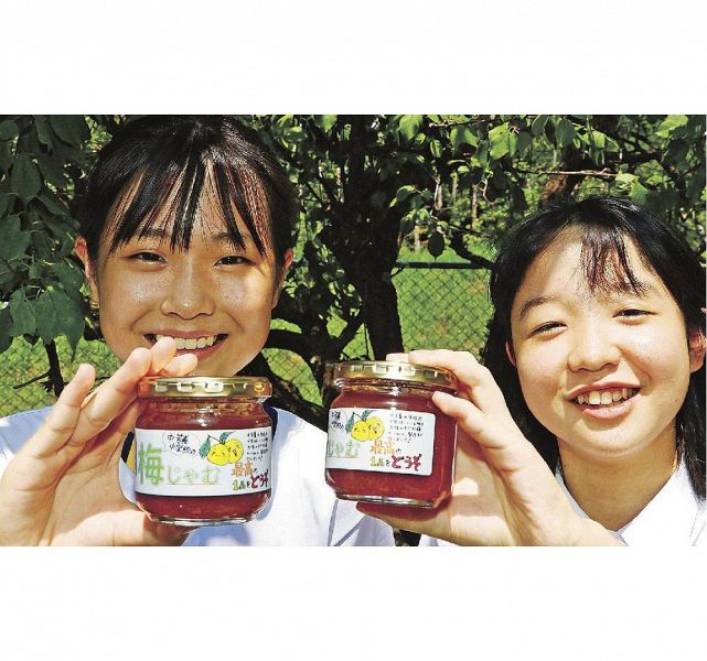 中芳養中学校２年生が手作りした「梅じゃむ」。２１日の弁慶市で販売する（和歌山県田辺市中芳養で）
