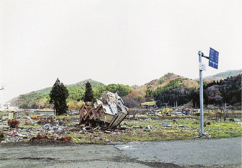 東日本大震災の約１カ月半後、菅野明彦さんが岩手と宮城の県境付近で撮影したという写真