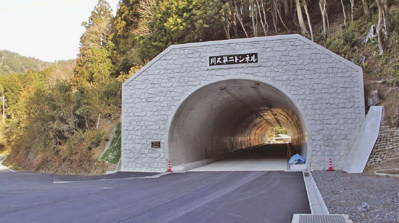 間もなく完成する川又第二トンネル（和歌山県印南町で）