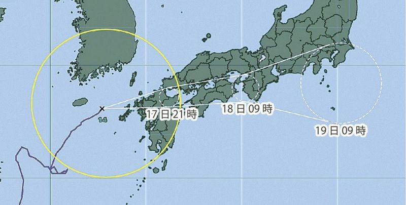 台風１４号の進路予想図（１７日午前１０時現在、気象庁提供）