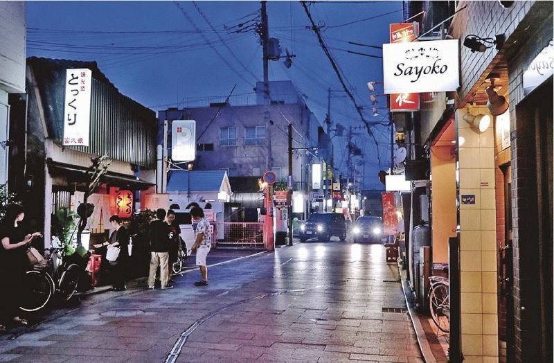 営業を再開する店が増えている飲食街「味光路」（和歌山県田辺市湊で）