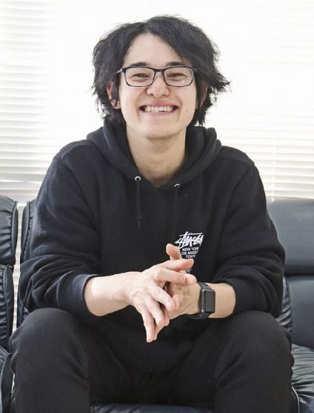 歌人・枡野浩一さんとお笑いコンビを結成。元プロ野球選手・古田敦也さんと親交があるという