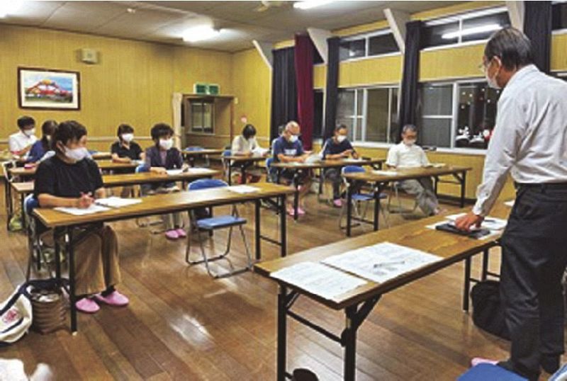 民泊の統一料金を決めた民泊部会の会合（和歌山県印南町印南原で）