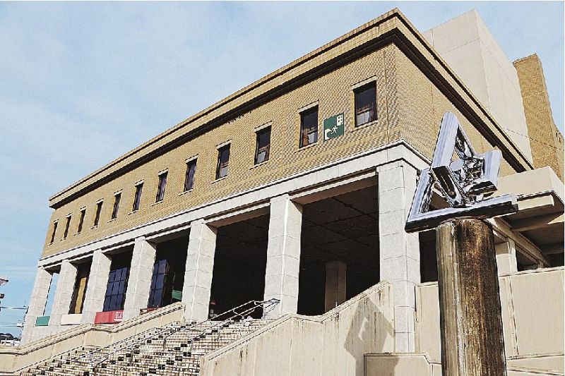 田辺市が成人式の会場に予定していた紀南文化会館（和歌山県田辺市新屋敷町で）